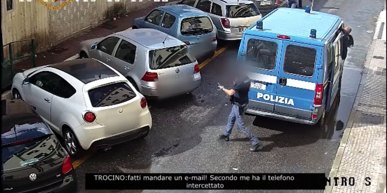 Residenze e aziende inesistenti e il rischio «di ingresso di terroristi» in Italia