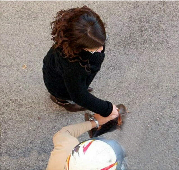 Crotone, rapina una donna anziana nel centro città: 36enne arrestato dalle volanti