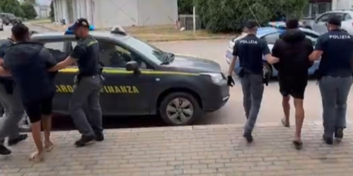 fermi scafisti crotone