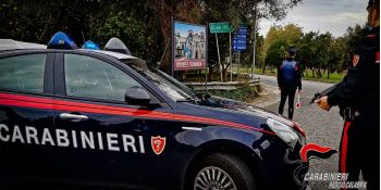 Taurianova, blitz dei carabinieri: 23 deferimenti tra alcol, droga e falsi