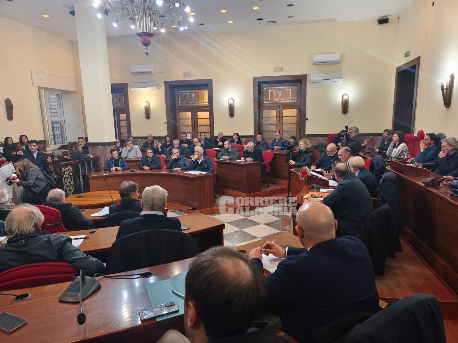 Sanità vibonese al collasso, clima teso e sindaci in rivolta: «Apriamo una vertenza Vibo»