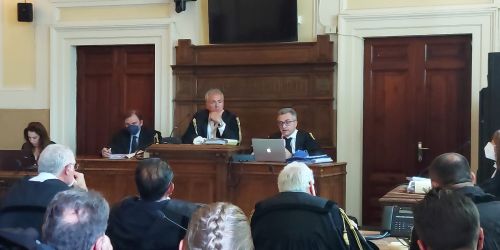 «Lucano mosso solo da umanità». Inizia il processo d'Appello al sindaco del modello Riace