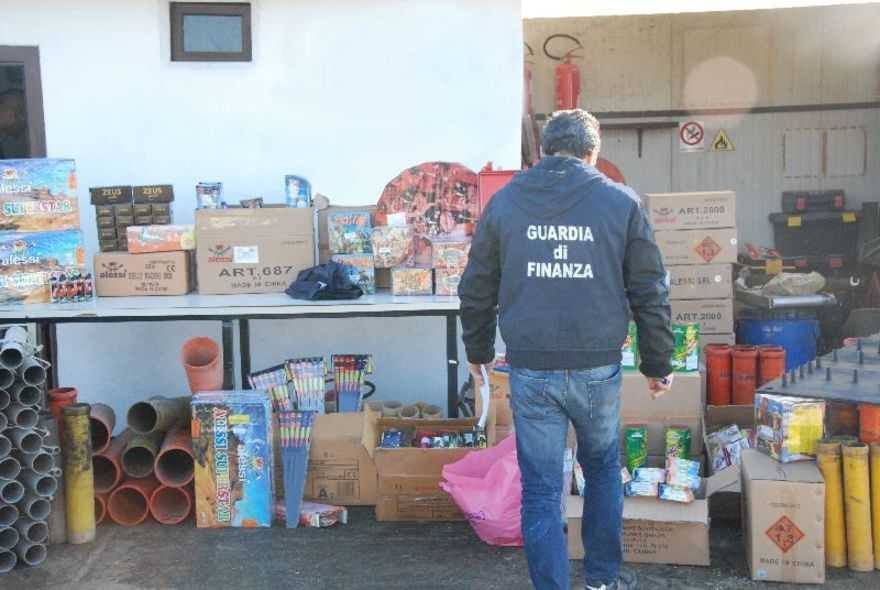 Cosenza, sequestrata una tonnellata di fuochi pirotecnici