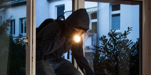 Catanzaro, la polizia incastra la gang dei furti: tre arresti