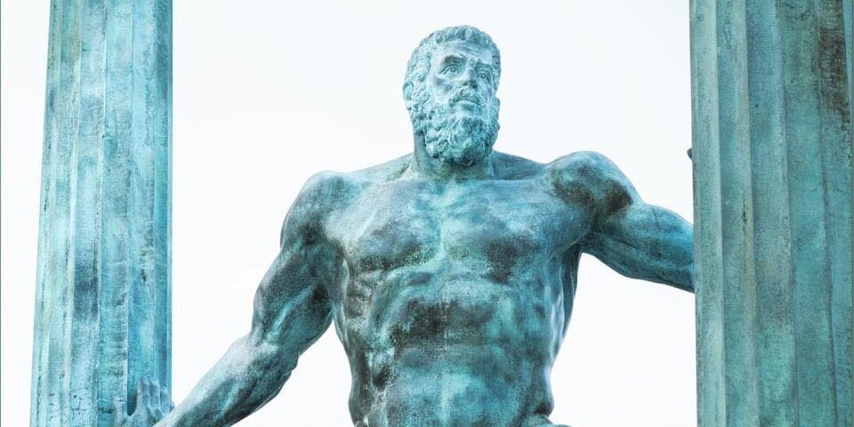 Inaugurato a Siderno il “Parco di Ercole”, il museo all’aperto con 12 sculture di marmo