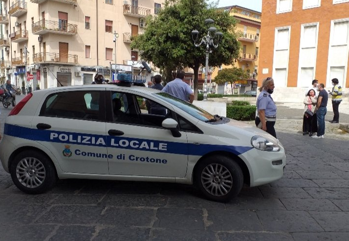Crotone, ecco la prima multa per l'abbandono selvaggio dei rifiuti