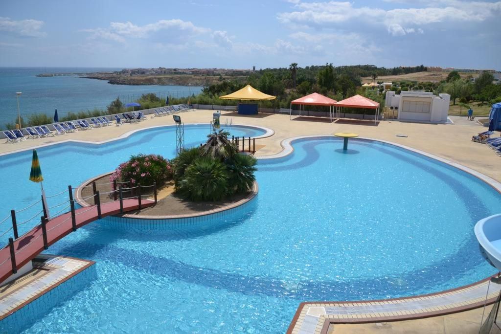 «Il villaggio Tucano realizzato con i soldi dei sequestri dai clan della Piana di Gioia»