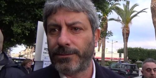 Fico "boccia" Meloni: «Il Cdm a Cutro? Mi pare una trovata mediatica un po' triste»