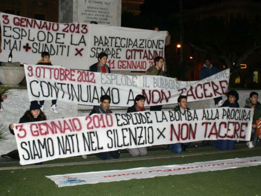 "Reggio non tace" sfila e prepara l`assemblea
