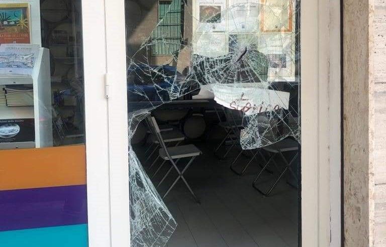 Vetrine sfondate nel cuore di Reggio Calabria. «Una vera emergenza sociale»