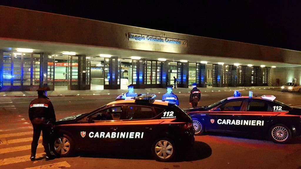 Rubano un'auto a Reggio, in manette due giovani