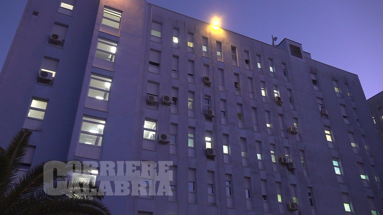 Covid, altri tre decessi nel Crotonese. Stabili i ricoverati