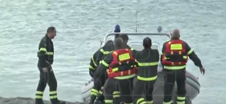 Si tuffano in mare per recuperare un pallone, morti due ragazzi – VIDEO