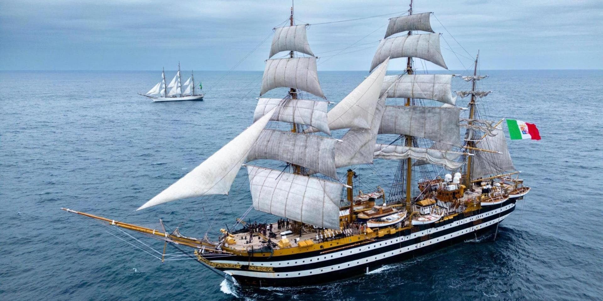 Giro del mondo della Amerigo Vespucci, Talarico Cravatte fornitore ufficiale dei cadeaux istituzionali