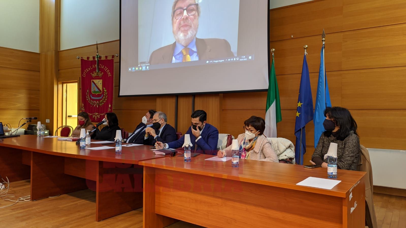 «Tornate a scuola». Gli studenti restano scettici, ma la politica non si scompone – VIDEO