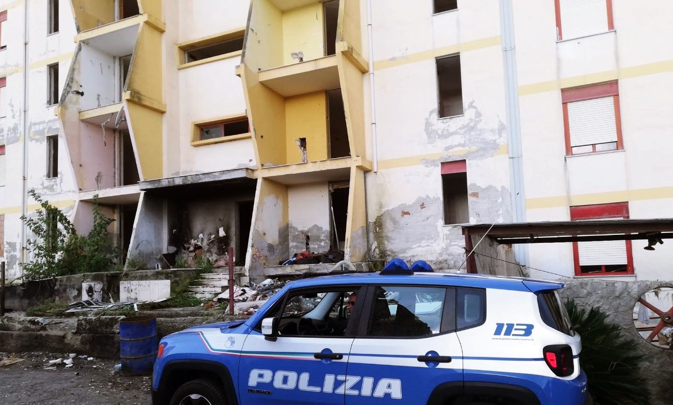 Le “pressioni” della comunità rom, 5mila euro per un appartamento: il mercato degli alloggi nella periferia di Catanzaro