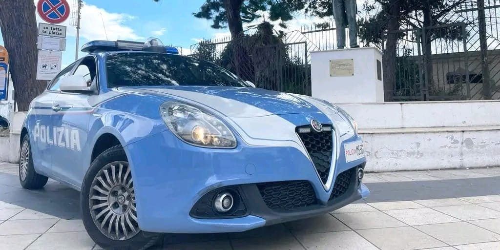 Crotone, locale trasformato in discoteca abusiva: centinaia di giovani in pista