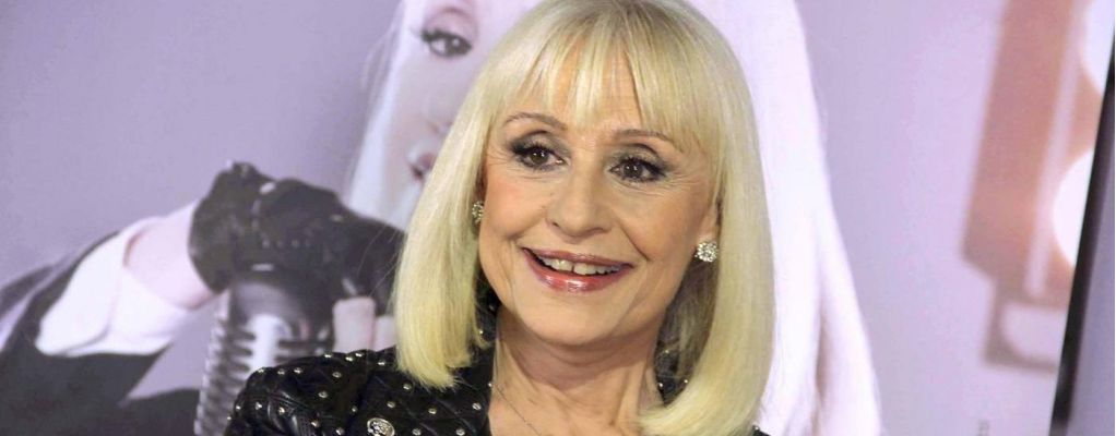 Raffaella Carrà, spunta un figlio adottivo “segreto”