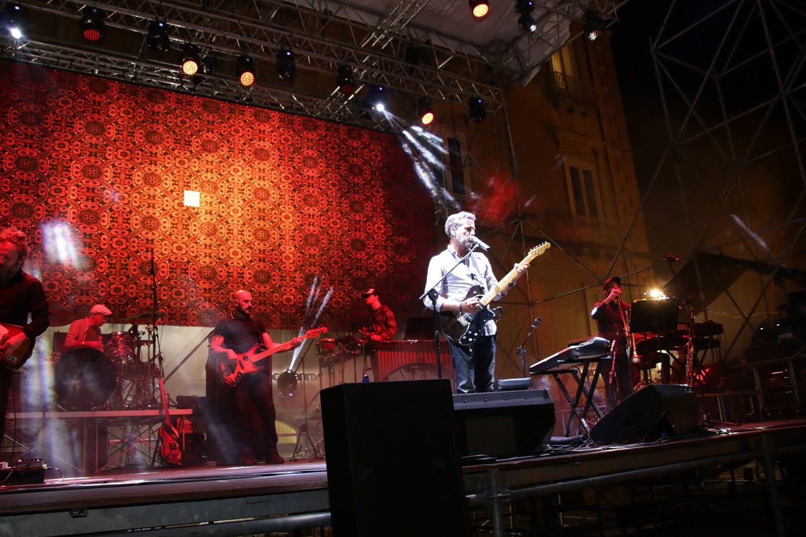 Cosenza, Voltarelli e Silvestri infiammano la prima di Invasioni 2019