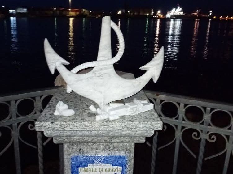 Vibo, danneggiato il monumento dedicato a Natale De Grazia: è la seconda volta in pochi mesi