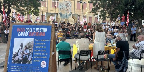 i No Ponte in piazza durante il G7