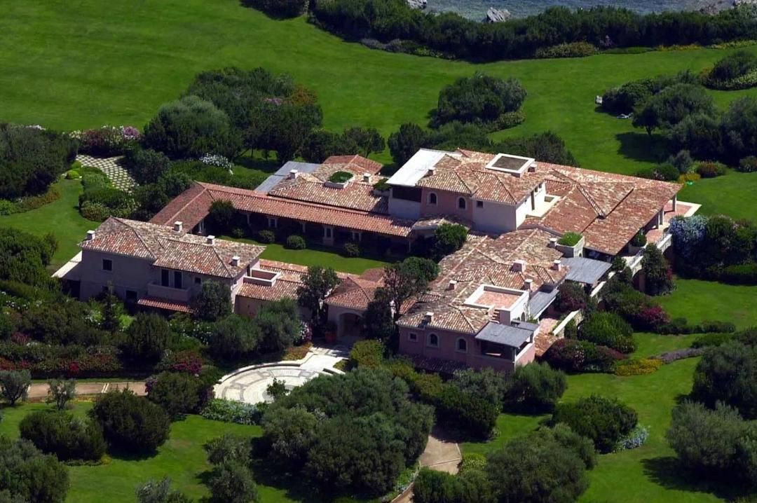Villa Certosa di Berlusconi nel mirino di un sultano