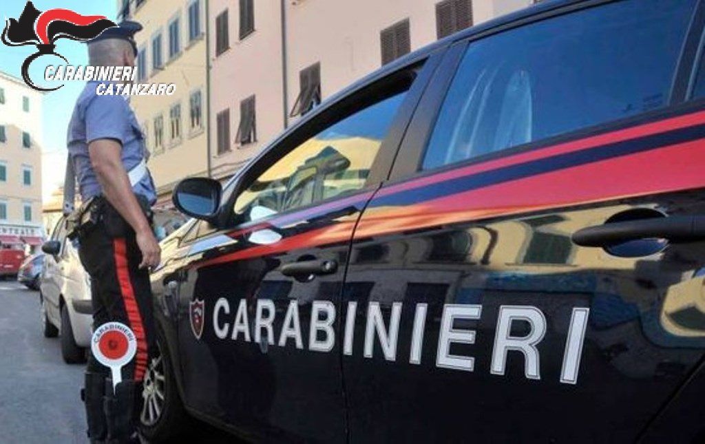 Catanzaro, due arresti per atti persecutori e violenza