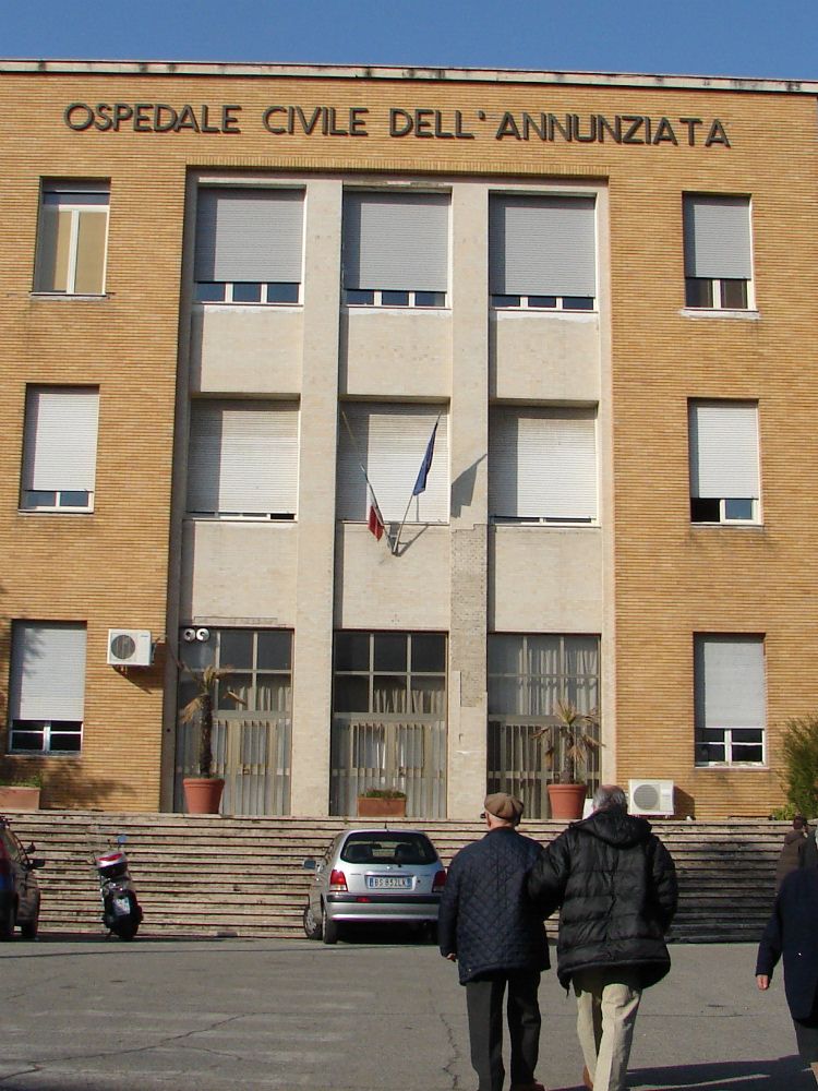 Legali d`importazione per l`ospedale di Cosenza
