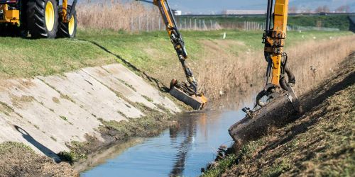 Fondi per i Tfr “scomparsi”, assunzioni (e consulenze) senza regole. Lo sprofondo dei Consorzi di Bonifica