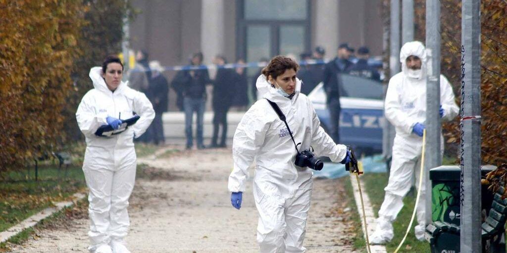 Uccisa nel parco a Reggio Emilia, il killer ha registrato la sua vittima