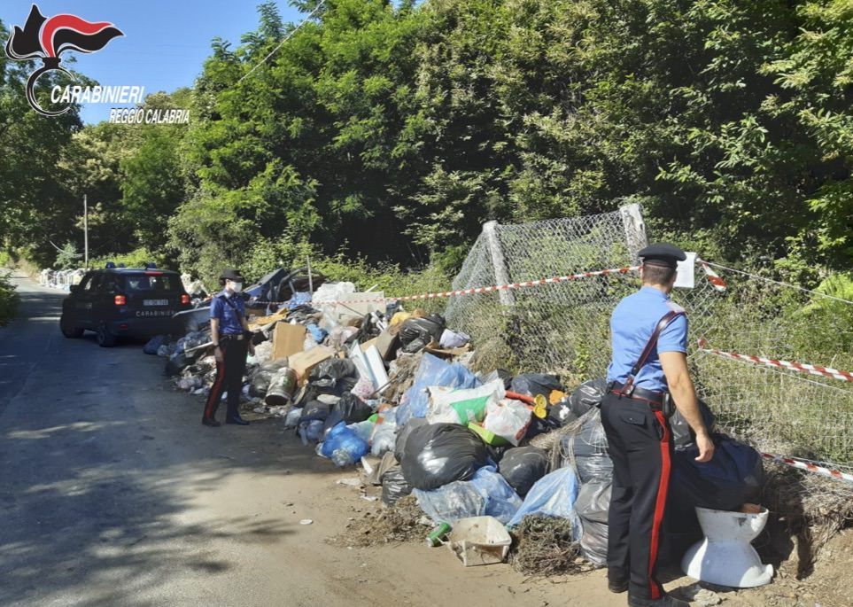 Scilla, i carabinieri sequestrano tre discariche non autorizzate