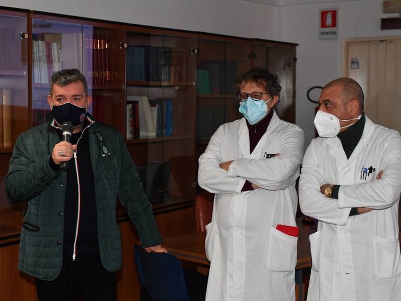 Spirlì in visita al Gom: «Grande eccellenza. Vanno risolte le criticità»