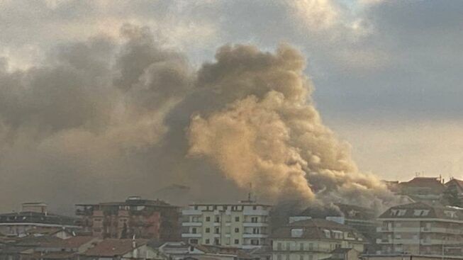 Spaventoso incendio a Vibo Valentia