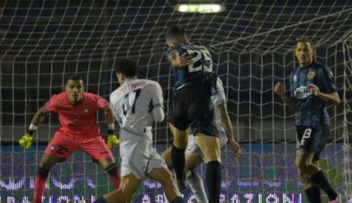 Il Crotone dilaga a Latina: Oviszach, Gomez, Silva e Tumminello calano il poker