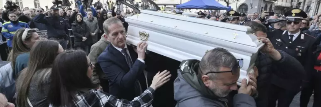 Solidarietà e dolore a Nola: centinaia di persone per Domenico