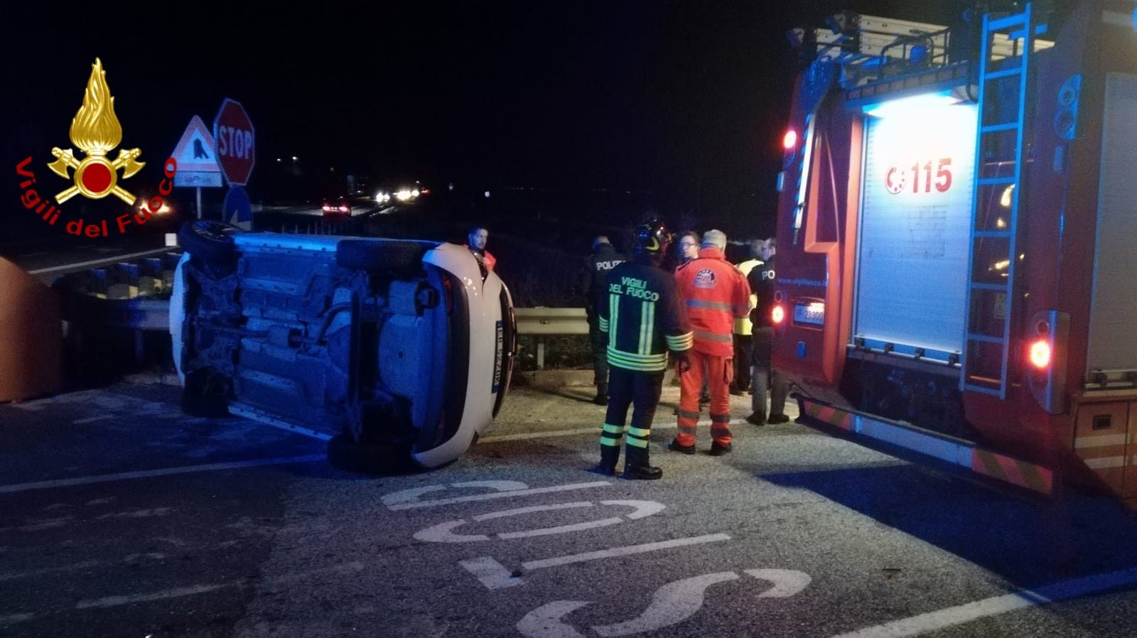 Crotone, auto fuori strada sulla SS106. Ferito il conducente