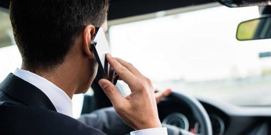 Patente sospesa a chi usa il cellulare. Stretta contro alcol e droga