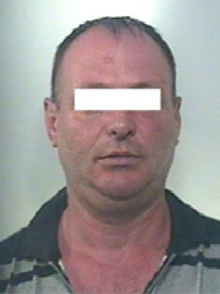 Lamezia, l`ex moglie lo rifiuta e lui la scippa