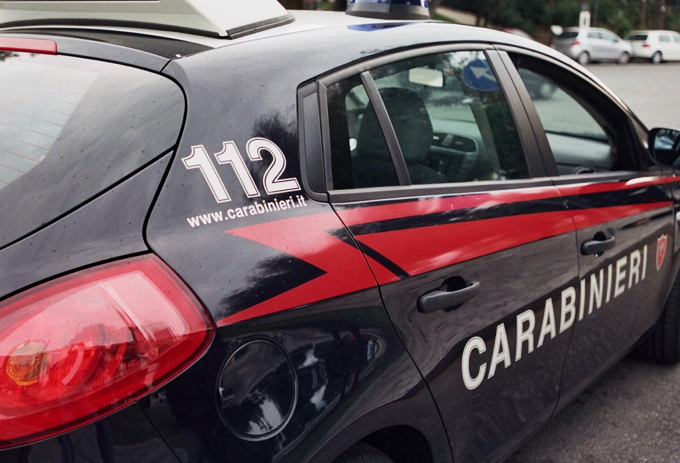 Rapinava anziane per strada a Lamezia, arrestato