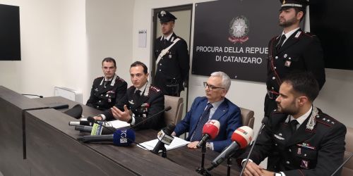 Estorsioni a tappeto e narcotraffico, l'aggressione del clan Calabria-Tundis all'economia