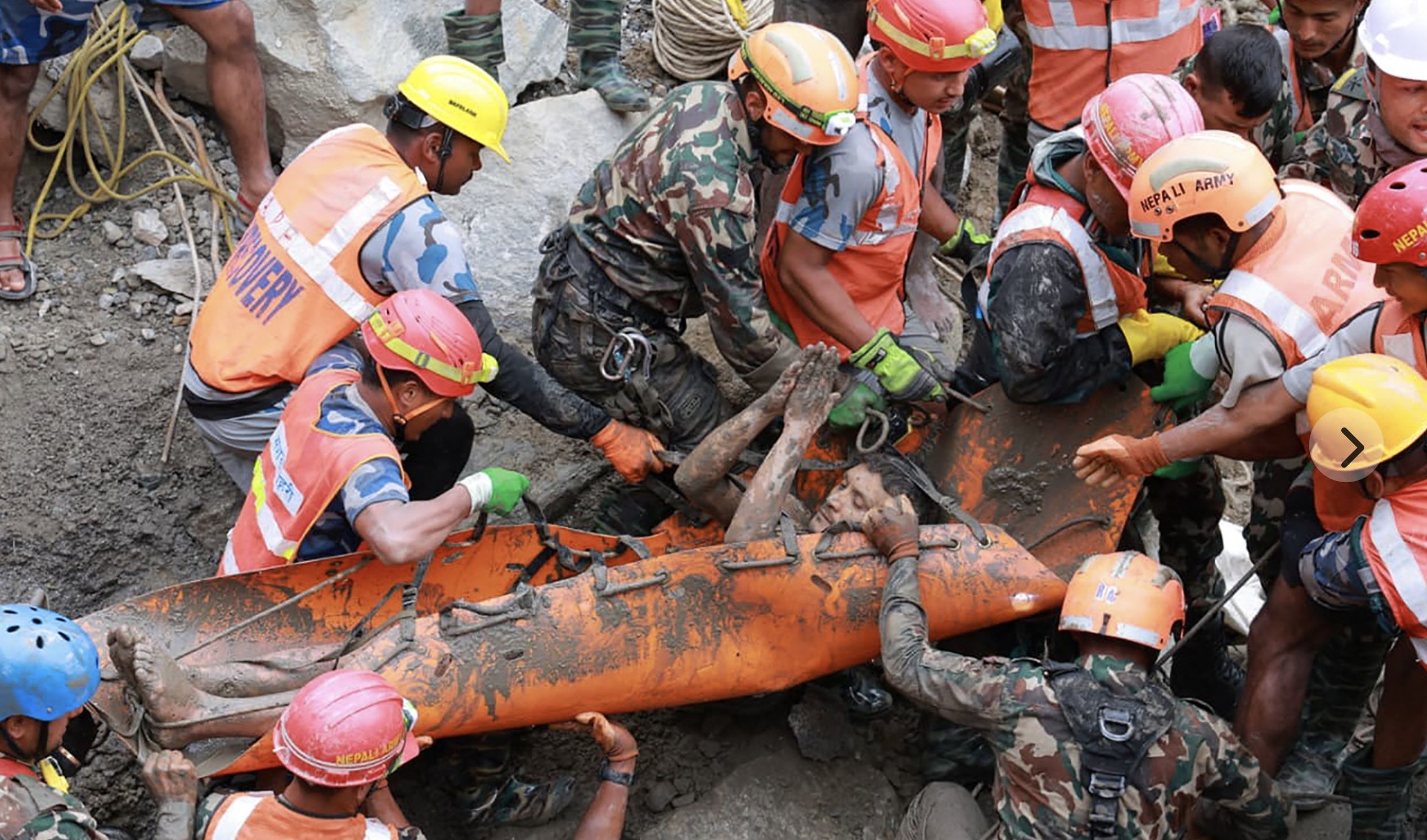 Nepal, due operai estratti vivi dopo 9 giorni
