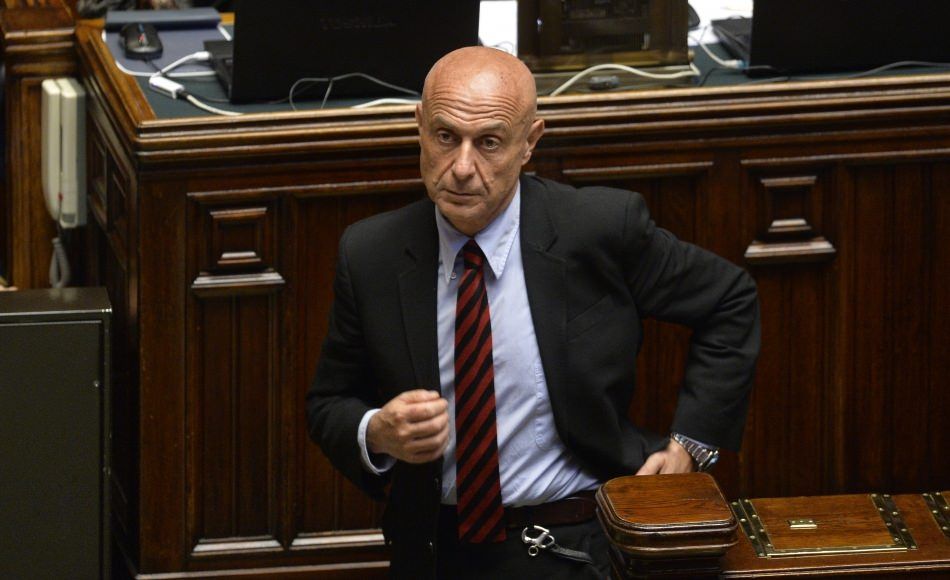 Pd, il lodo Minniti per evitare la scissione