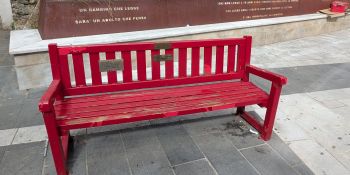 Cosenza, ennesimo danneggiamento alla panchina rossa dedicata a Maria Rosaria Sessa