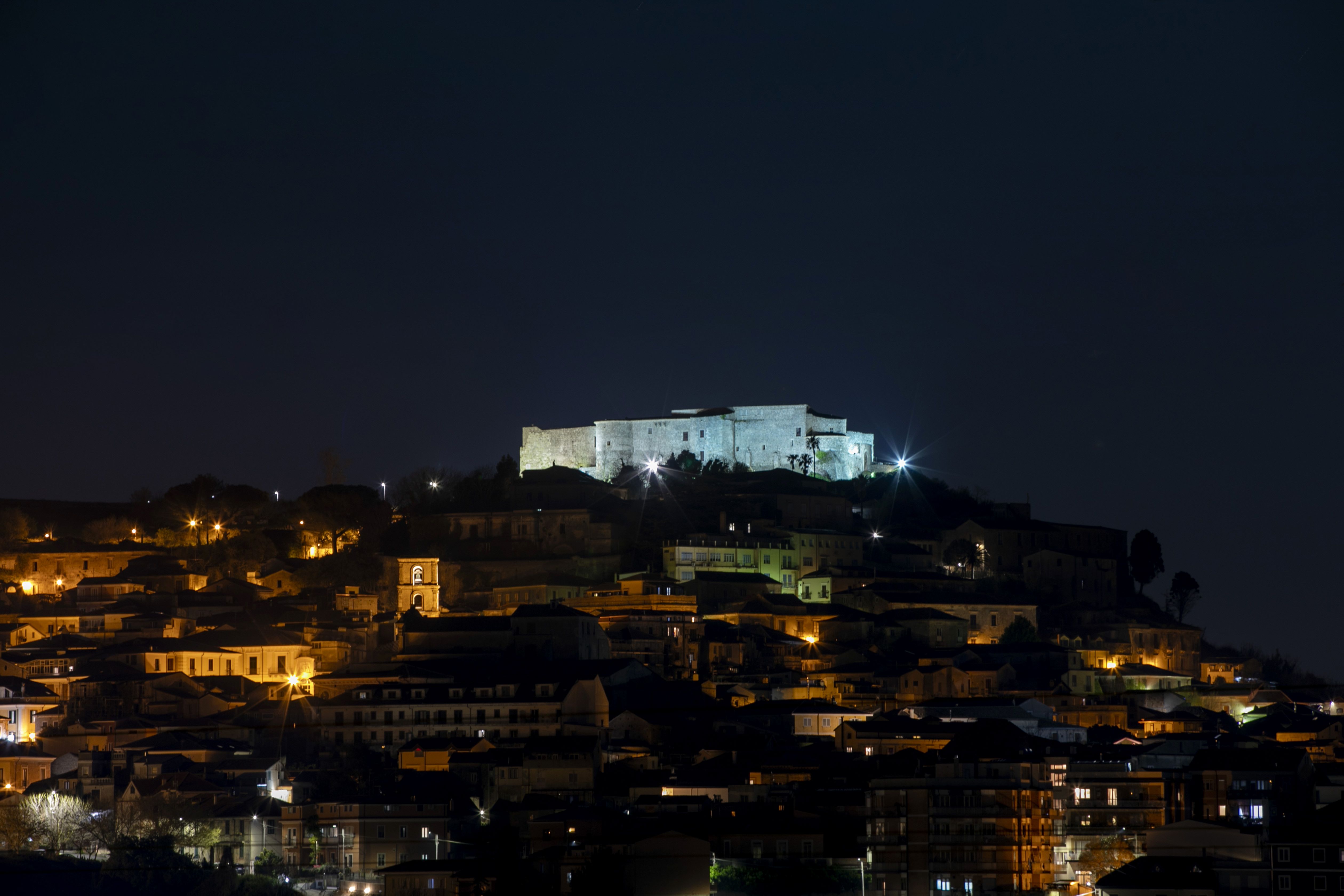 Vibo, illuminato il Castello Normanno Svevo