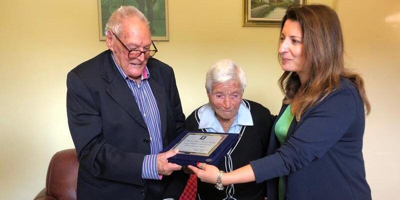 Consegnata ai “Nonni di Calabria” una targa per i loro 77 anni di vita coniugale