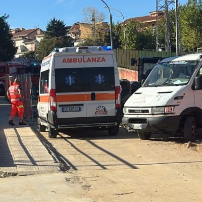 Incendio a Vibo Valentia nei pressi del Liceo scientifico, intervengono i Vigili del Fuoco – FOTO