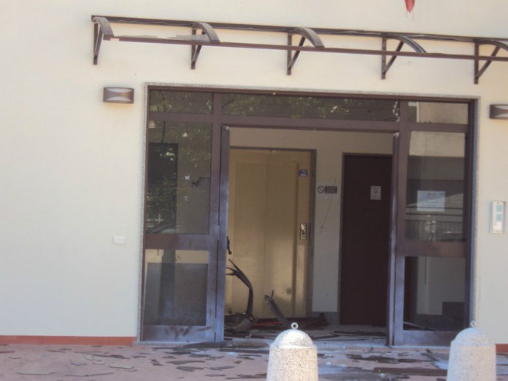 Lamezia, nessuna rivendicazione per la bomba all`Agenzia delle Entrate