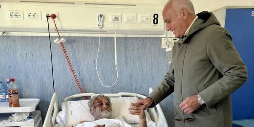 Cosenza, Caruso visita Cristian in ospedale: «La città lo abbraccia»