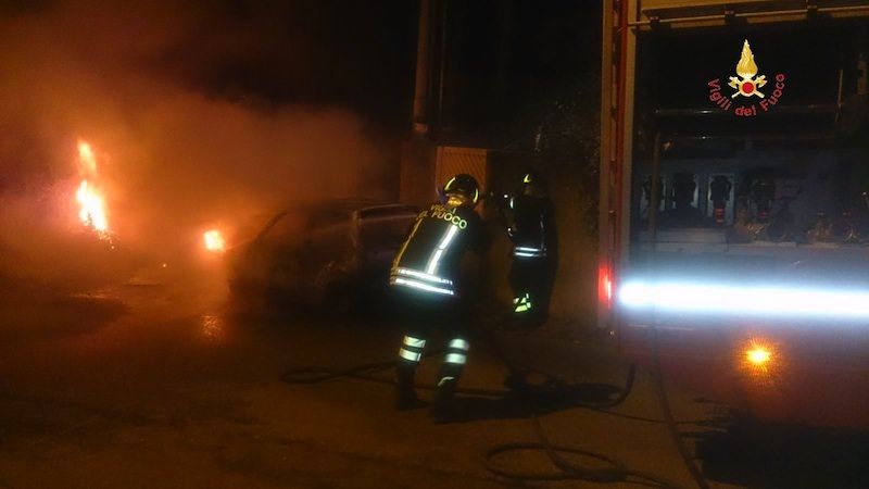 Soverato, trovato corpo carbonizzato in un'auto – VIDEO