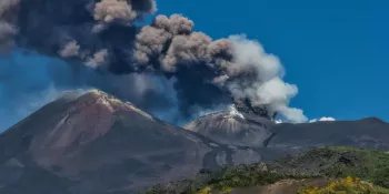 Etna, aeroporto di Catania: sospesi i voli